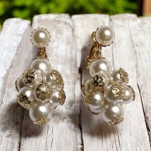 Vintage Estate Faux Pearl Cluster Clip-On Earrings Gold Tone 1”